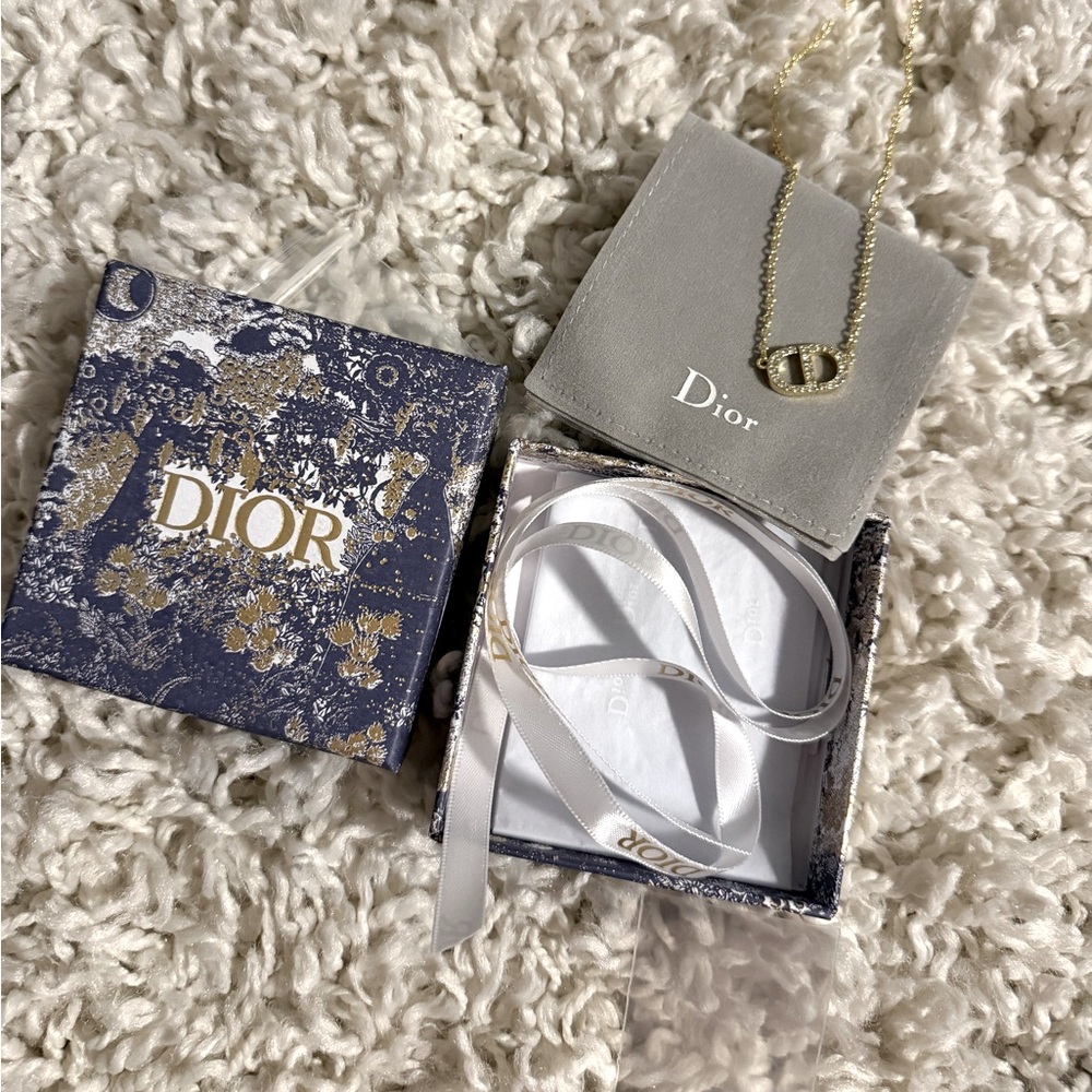 DIOR petit CD necklace